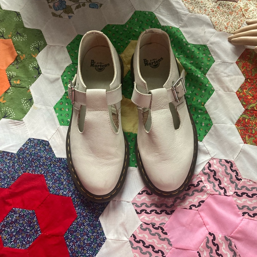 Dr Marten in like new condition. No longer available